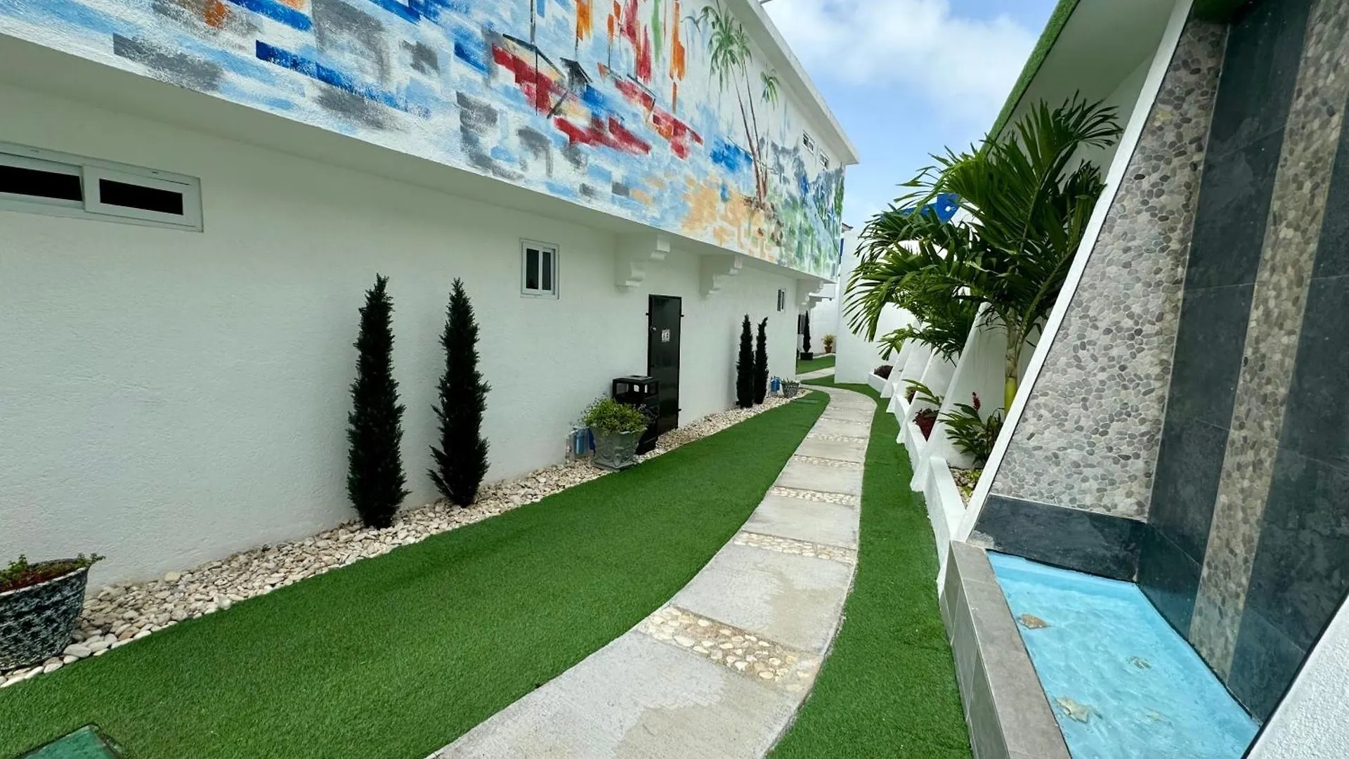Hospitality Expert Bts 5 - Pool Beach & Bar 몬테고 베이 0*,