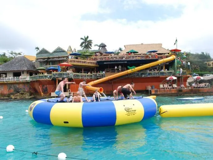 Hospitality Expert Bts 5 - Pool Beach & Bar Montego Bay 0*,
