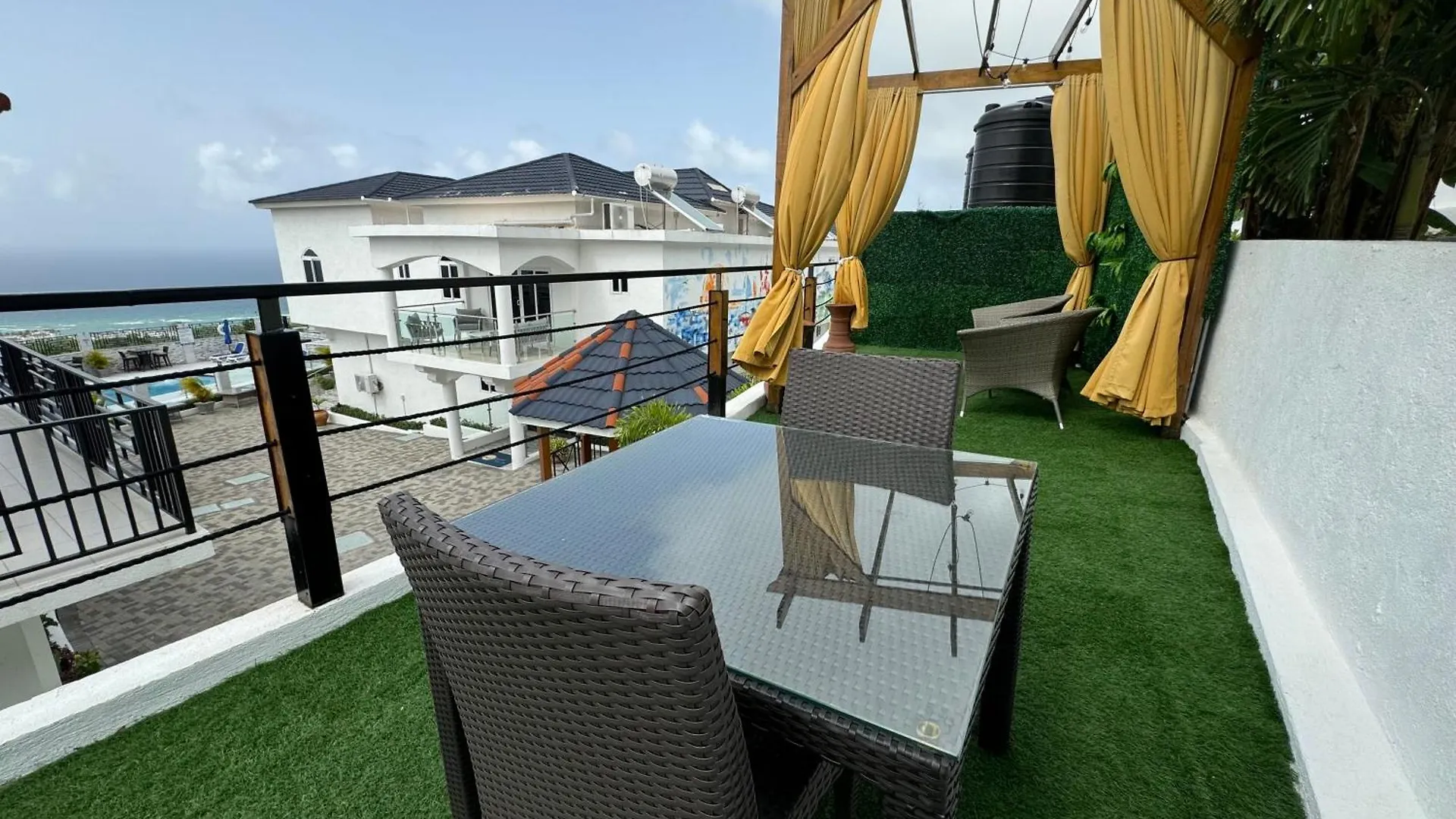 Hospitality Expert Bts 5 - Pool Beach & Bar Montego Bay Jamaika