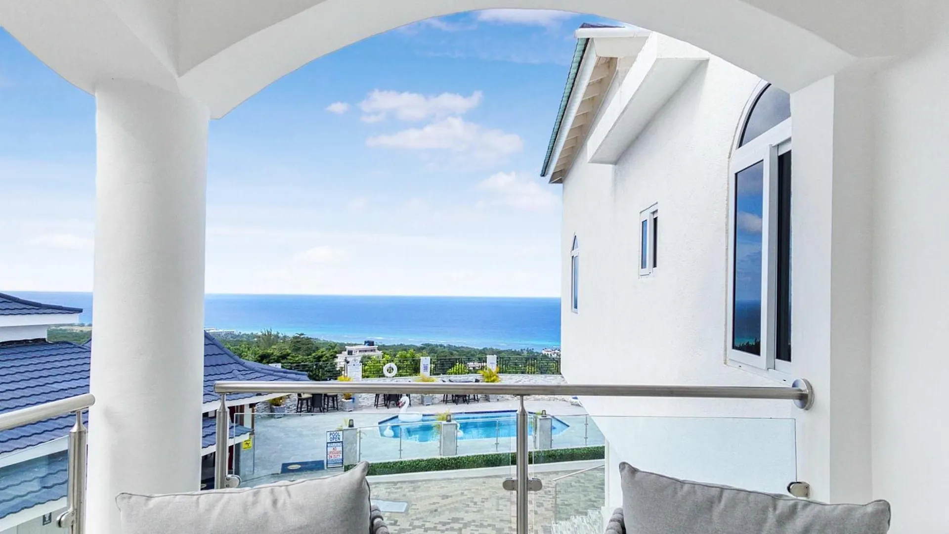 Hospitality Expert Bts 5 - Pool Beach & Bar Montego Bay Han/Misafirhane