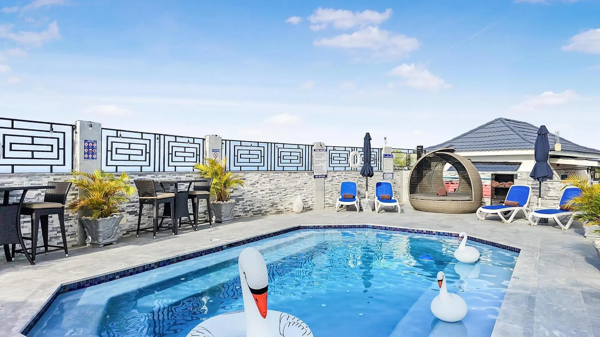 Hospitality Expert Bts 5 - Pool Beach & Bar Montego Bay Jamaika
